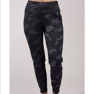 Yogalicious LUX black camo jogger, Size L NWT